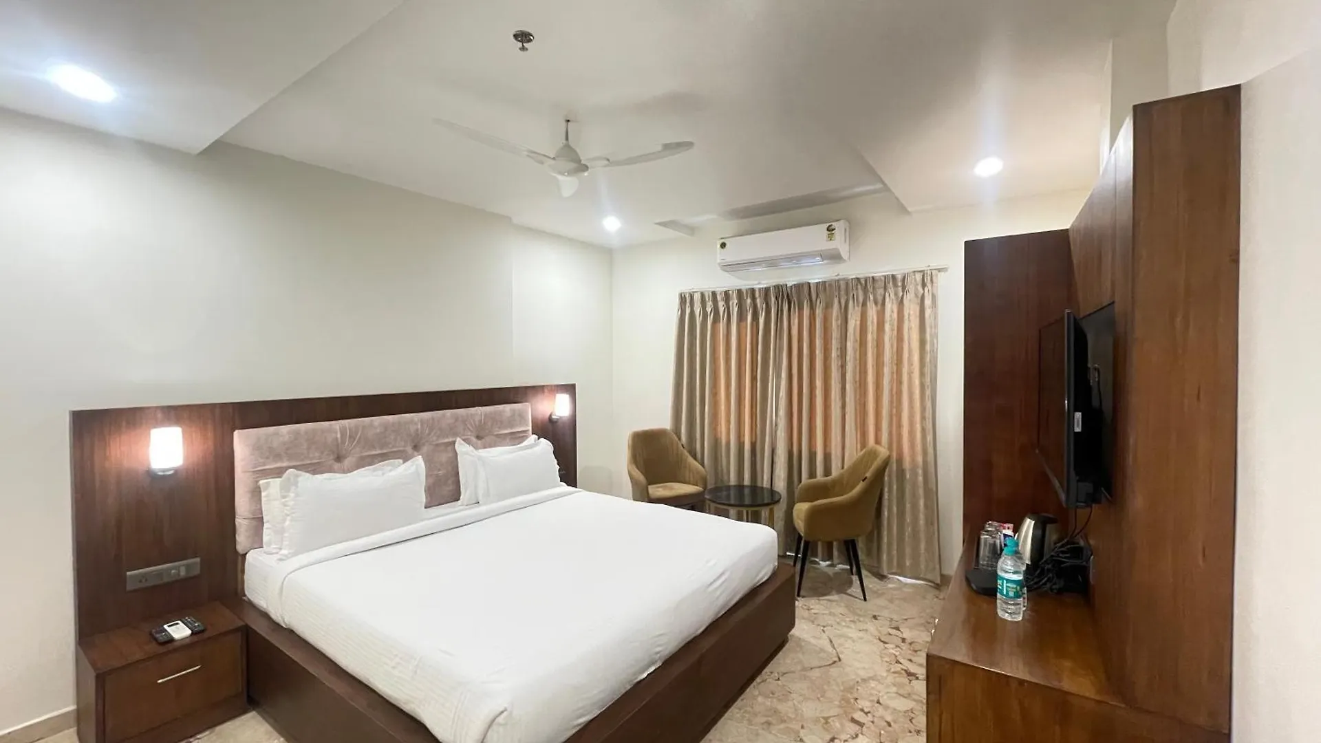 ***  Seasons Sajjangarh Hotel Udaipur India