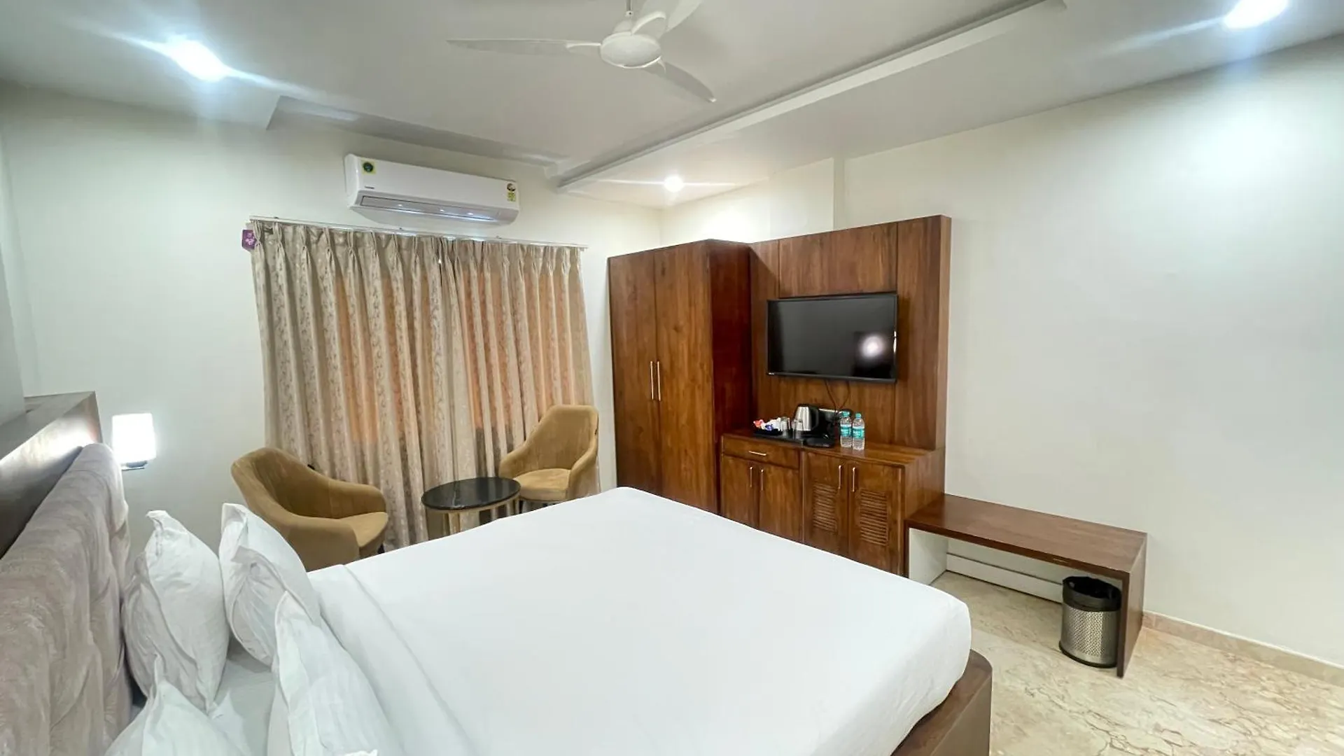 Seasons Sajjangarh Hotel Udaipur