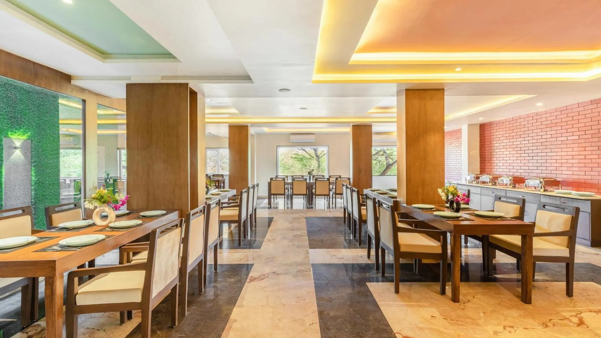 Seasons Sajjangarh Hotel Udaipur
