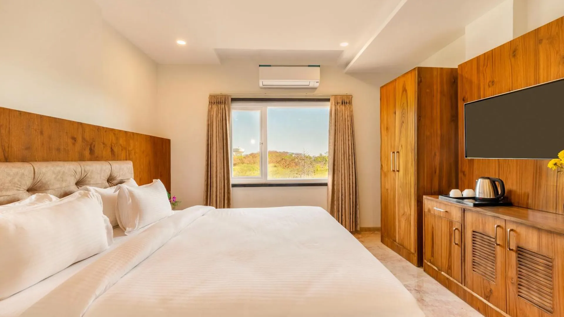 Seasons Sajjangarh Hotel Udaipur 3*,